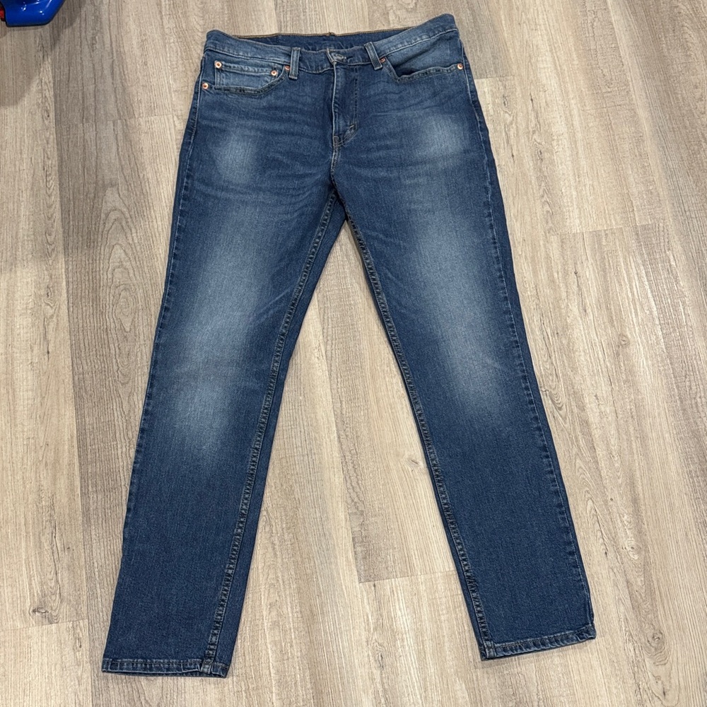 Men’s Levi slim Straight jeans